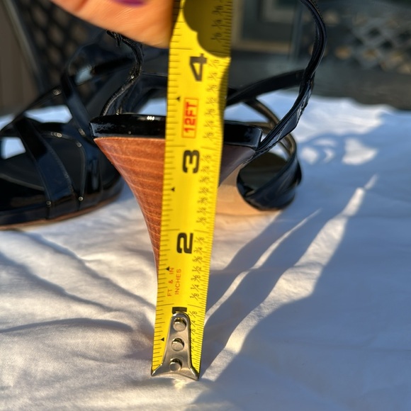 Stuart Weitzman, Operetta, black patent leather sandals size 9M. - Picture 7 of 8